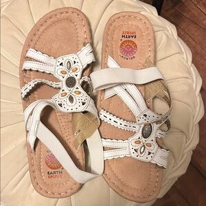 Earth Spirit Women's Cream and Tan Cut-Out Sandals